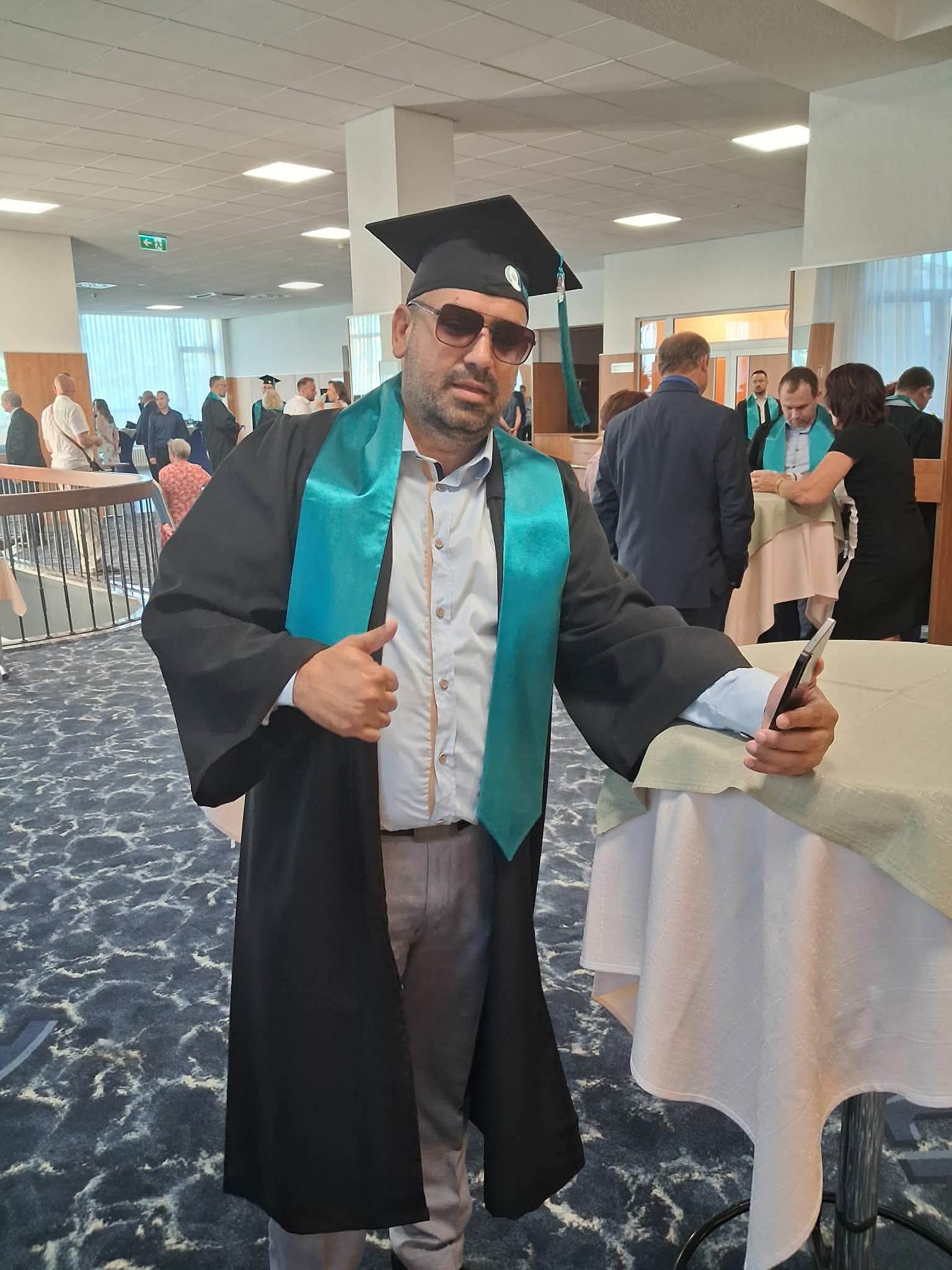 Marco Cavali po převzetí diplomu Bachelor of Science